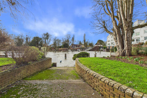 CAM01984G0-PR0541-STILL037