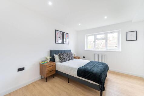 London, NW10 - property photo