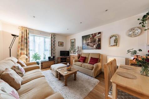 Living Room/Kitchen (1)