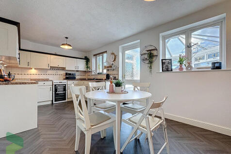 Dining kitchen