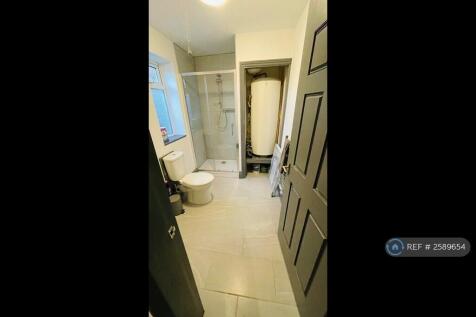 Bungalow Shared Shower Room