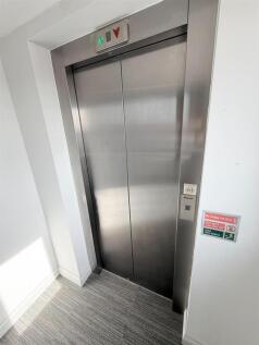 LIFT ACCES