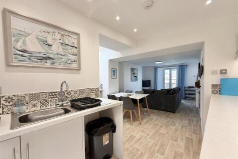 Kitchen To Living Space.jpeg