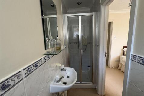 ENSUITE TO BEDROOM 2