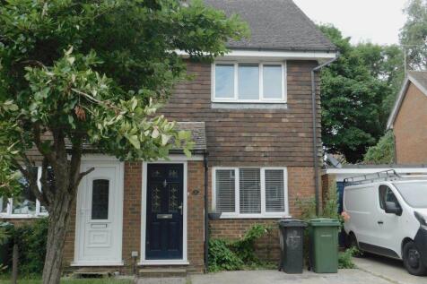 2-bed house on Picardy Close, East Sussex, £1,350/mo