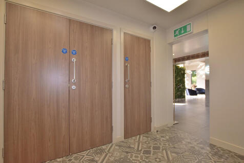 Commercial Property to rent Image 7
