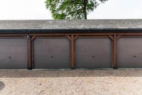 DOUBLE GARAGE
