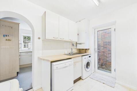 CAM01354G0-PR0558-STILL013