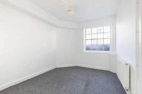 Clarence Square, Cheltenham GL50 4JR photo 4