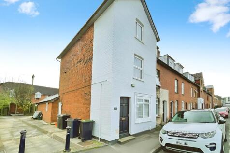 2-bed flat on Priory Road Tonbridge TN9, £1,450/mo