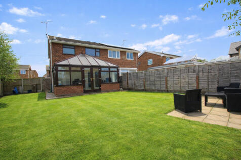 Suburban garden w...