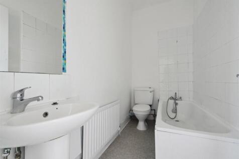 24a Glenburnie Road SW17 bathroom.jpg