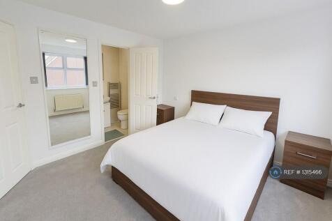 Ensuite Bedroom 1