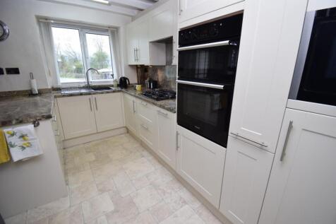 Main House - Kitchen (1).JPG