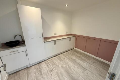 Office to rent Image 3