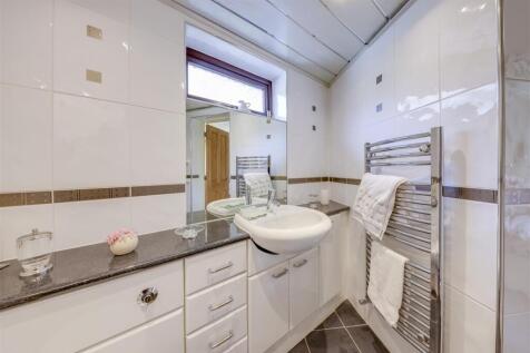 En Suite Shower Alt