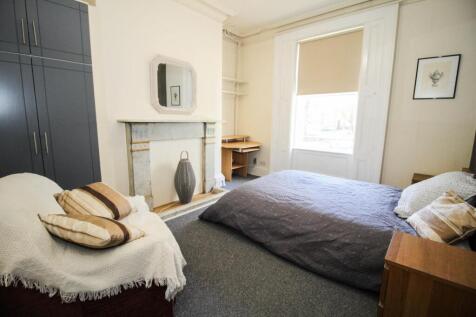 Bedroom 1.jpg