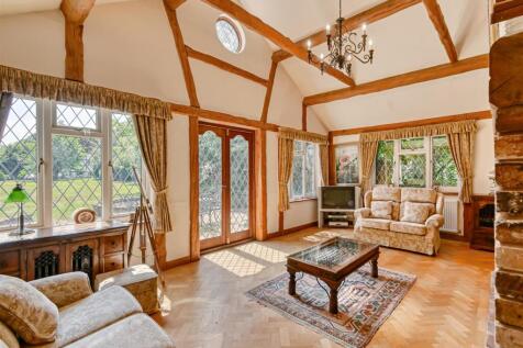 Hallonsford Cottage-17 Summer House.jpg