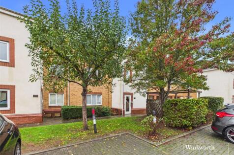 2-bed flat on Redshank Court, Thatcham, Berkshire, RG19, £1,300/mo