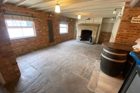 Retail Property (high street) to rent Image 5