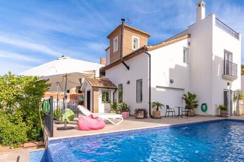 Pool &amp; house 1