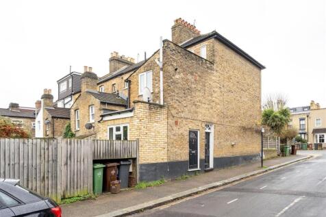 Lytton Road, E11