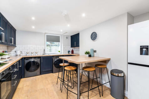 Burchett Place, Leeds photo 3