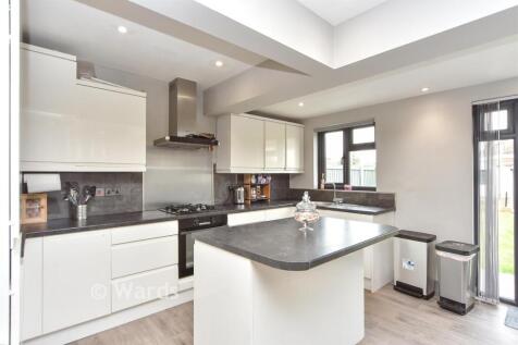 Kitchen/ Dining Area