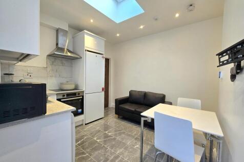 Kingston Road, Wimbledon, Merton photo 4