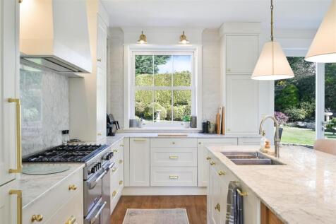 RUSSELL CLOSE, 4 (27).jpg