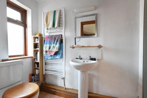 EN SUITE SHOWER ROOM