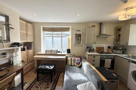 1 Throstle Nest Villas, Horsforth, Leeds photo 5