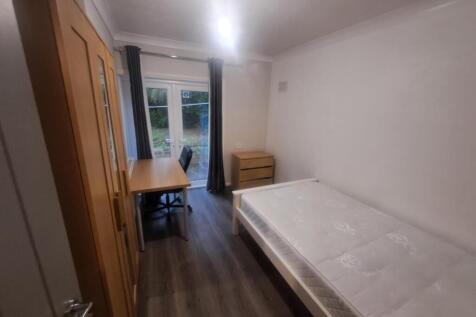 Oundle Drive, Nottingham photo 3