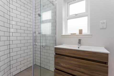Lettings Brackenbury Sycamore Gardens - Bathroom.j