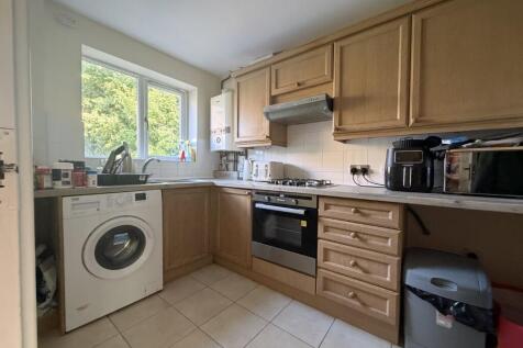 Denston Close, Northampton, Northamptonshire, NN4 photo 4