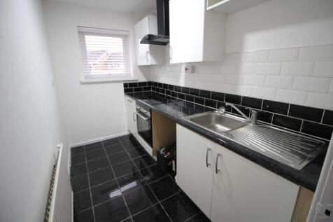Andover Avenue, Middleton, M24 photo 5