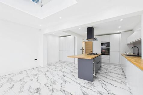 cam03830g0pr0261still007001