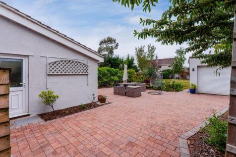 1.27 - patio and garage.jpeg