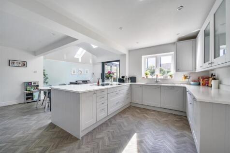 Kitchen / Dining / Family room