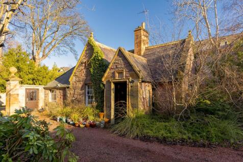 12 bed, 4 bath Detached in Edinburgh - Photo 3