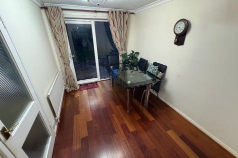 Holgate Drive, Luton, Bedfordshire, LU4 photo 3