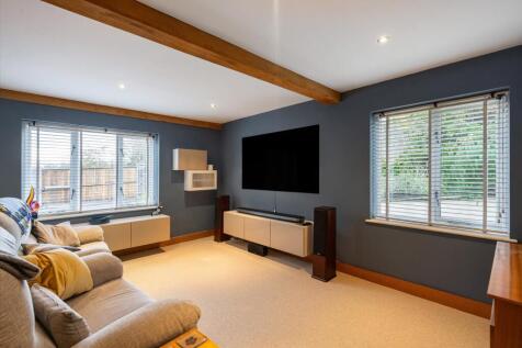 4 bed, 4 bath Detached in Bristol - Photo 7