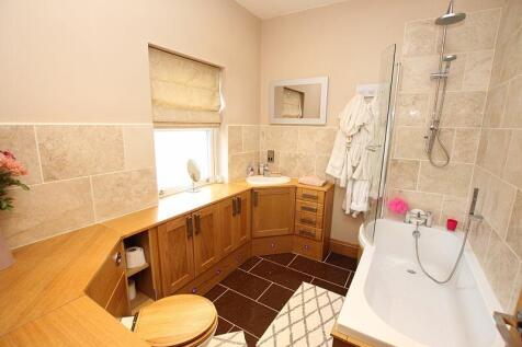 Ensuite to Master bedroom