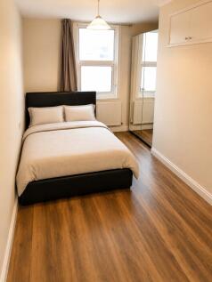 Spacious Self-Contained Studio Flat ¿ 3 Minutes