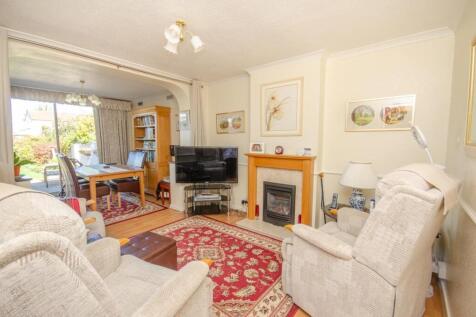 Living room pic 2.jpg