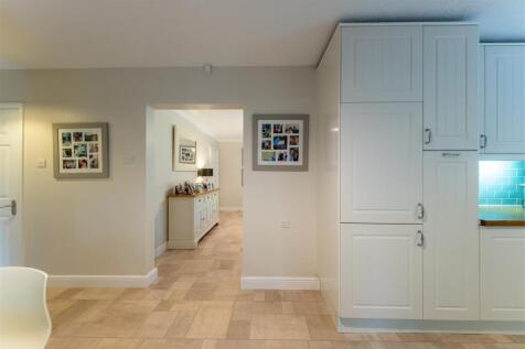 17 Woodham Close-008.jpg