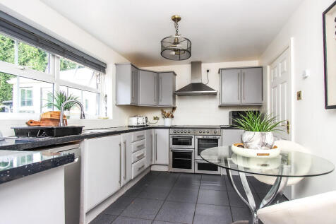 Kitchen/Breakfast...