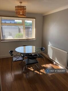 Medoc Close, Cheltenham, GL50 photo 4