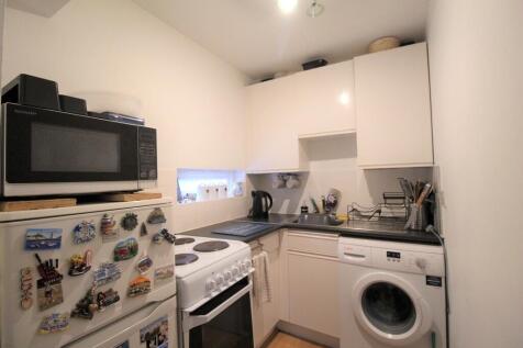 Bradfield Close, Guildford photo 3