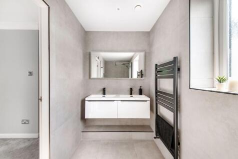 BEDROOM ONE EN-SUITE